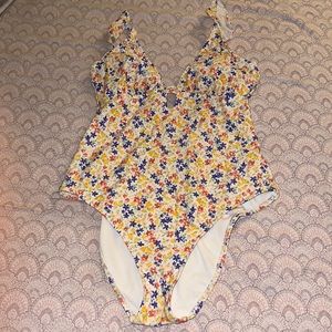 Target women’s ruffle one piece swimsuit